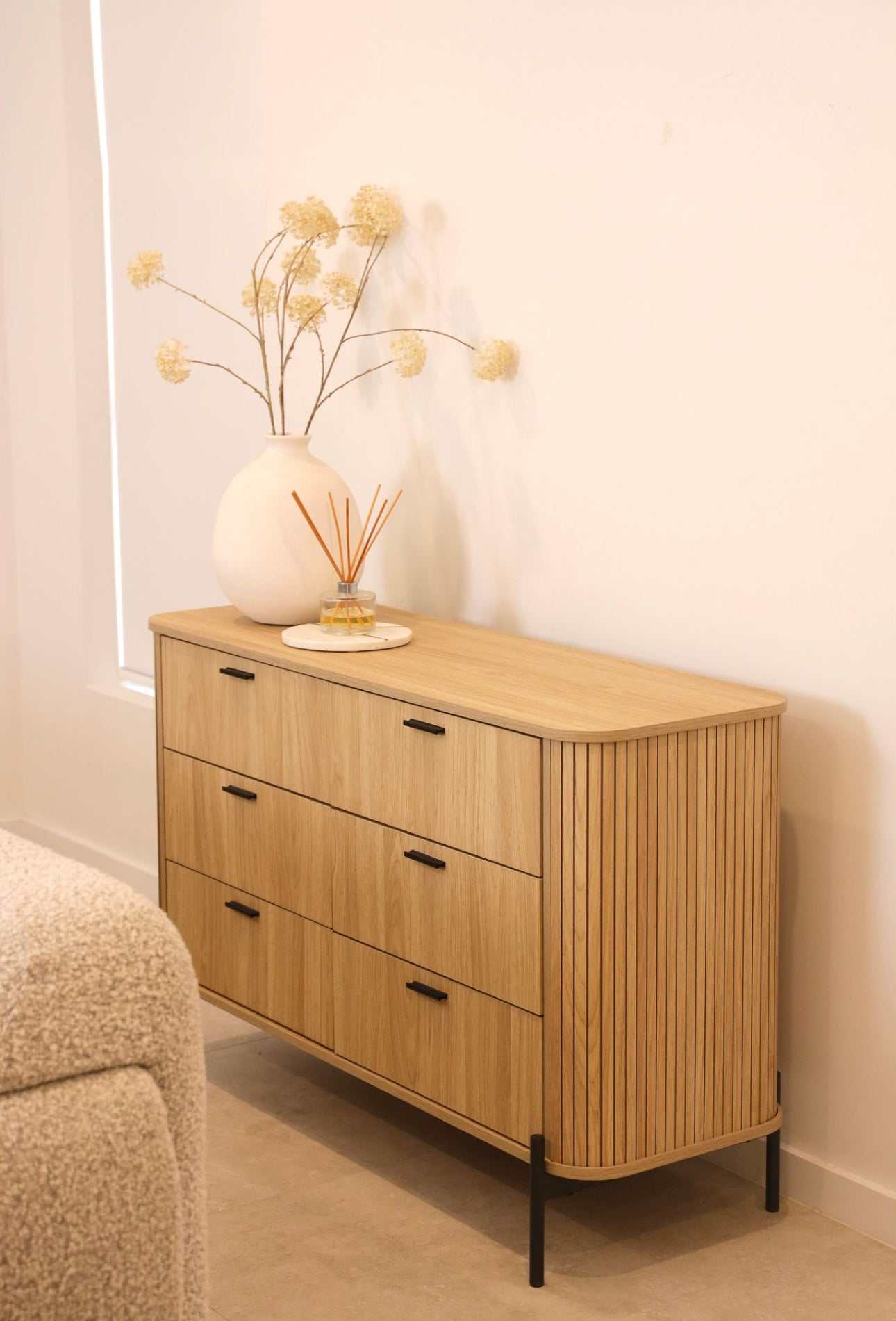 Ayla Fluted 6-Drawer Lowboy – Modern Bedroom Dresser